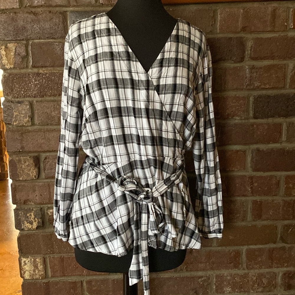 Ann Taylor LOFT Plus black and‎ White Plaid Wrap Shirt